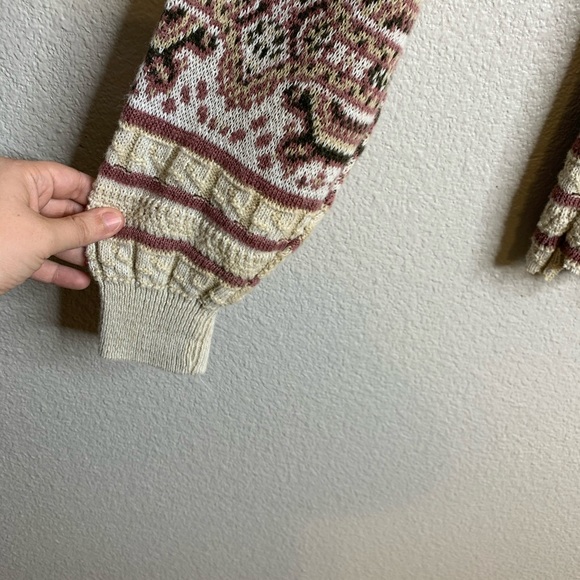 Vtg Ivory Sweater w Maroon Details Distressed Hem - Picture 3 of 5